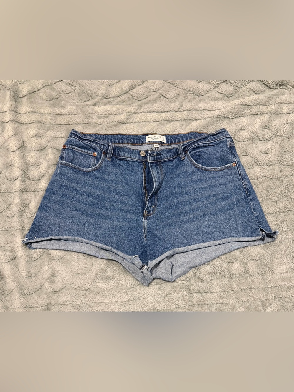 Abercrombie and Fitch High-Rise Mom Short | Size 34/18 | Good Condition